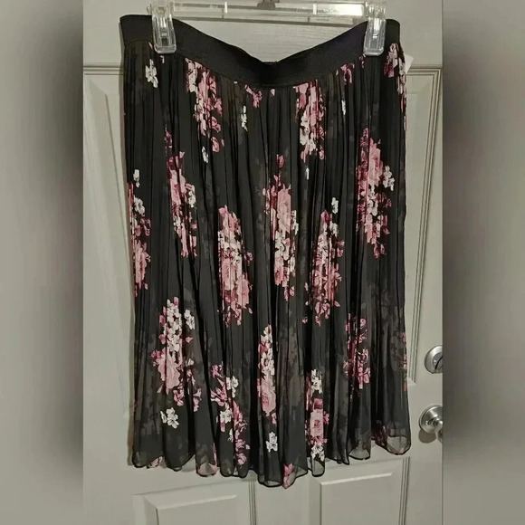 Torrid Midi Chiffon Pleated Floral Skirt Flowy Feminine Plus Size 2X or 16 18 - Picture 5 of 9